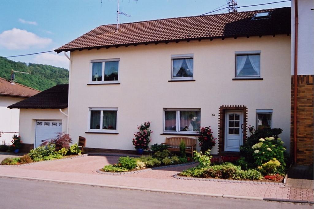 Ferienwohnung Steinebach Daun Bagian luar foto